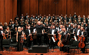 Celebra UAM medio siglo con Carmina Burana en Bellas Artes