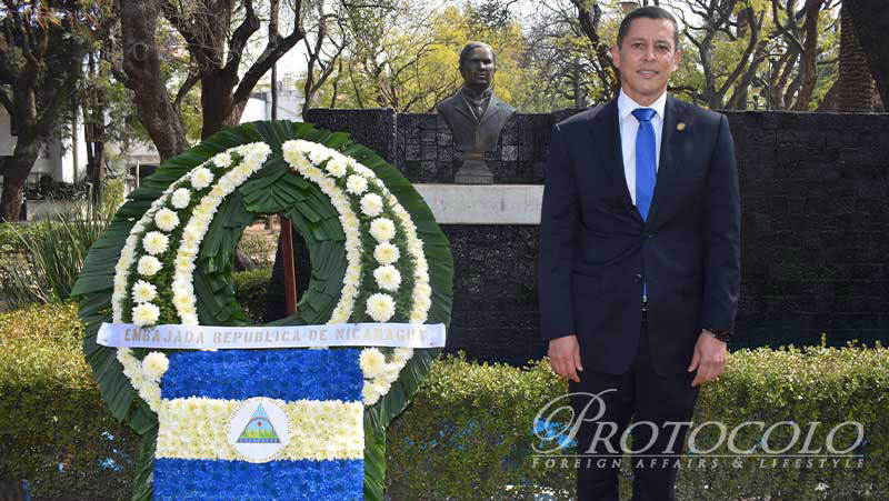 La Embajada de Nicaragua en México rinde tributo al Padre del Modernismo y  Príncipe de las Letras Castellanas en su 106 aniversario luctuoso