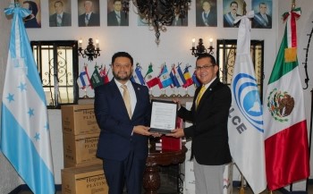 ILCE realiza donación de 600 ejemplares de enciclopedias a la República de Honduras