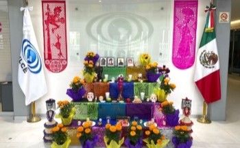 Altar de Día de Muertos en el ILCE
